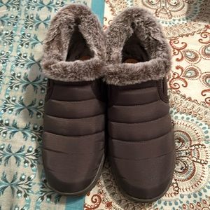 Ladies Minnetonka low boots
